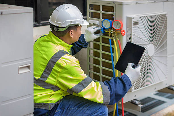 Professional Hvac Installation technician working in Cedar Grove, FL